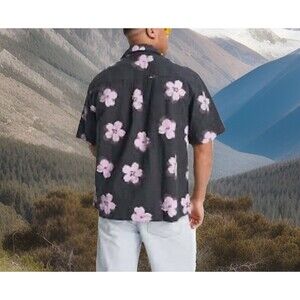 NWT Levi's Men's XLSlouchy Shirt Hazy Blooms Pirate Seersucker Hawaiian Tropical